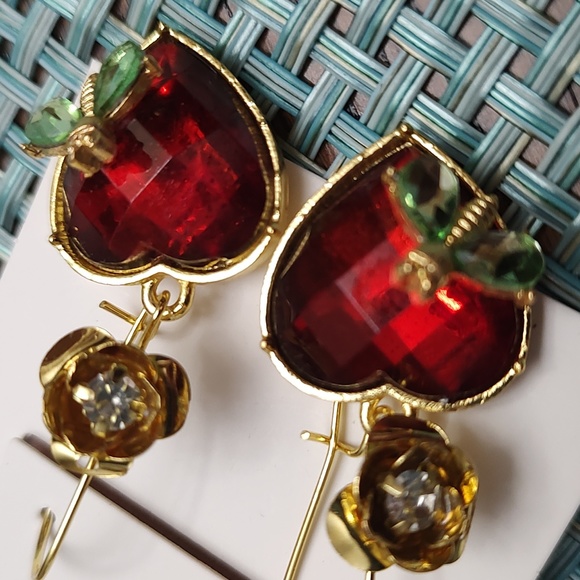 ♥️ Betsey Johnson  heart bee drop earrings ♥️ - Picture 4 of 6